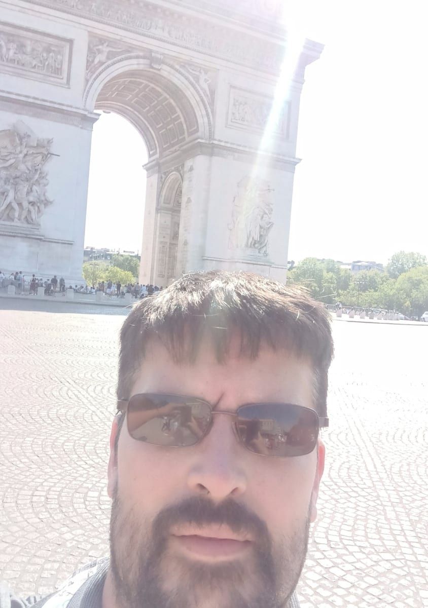 Rael - Jeune gay à Zwillikon Profil de Rael, 36 ans, Jeune gay à Zwillikon (Zurich)