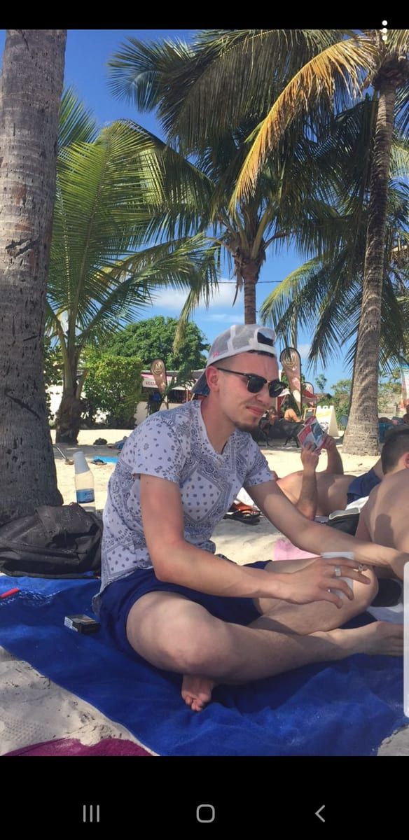 Cosme - Jeune gay à Zwischenflüh Profil de Cosme, 28 ans, Jeune gay à Zwischenflüh (Berne)