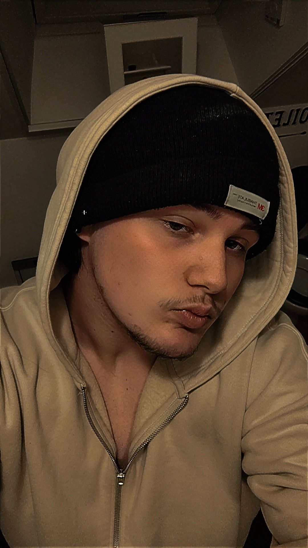 Milo - Jeune gay à Zwillikon Profil de Milo, 29 ans, Jeune gay à Zwillikon (Zurich)